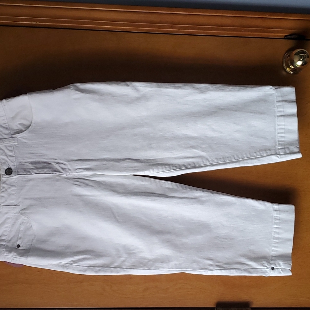 White denim size 10 capri pant